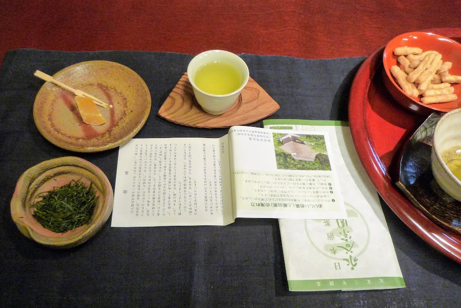 日本茶を愉しむ会（2017年6月）水羊羹と新茶を愉しむ様子